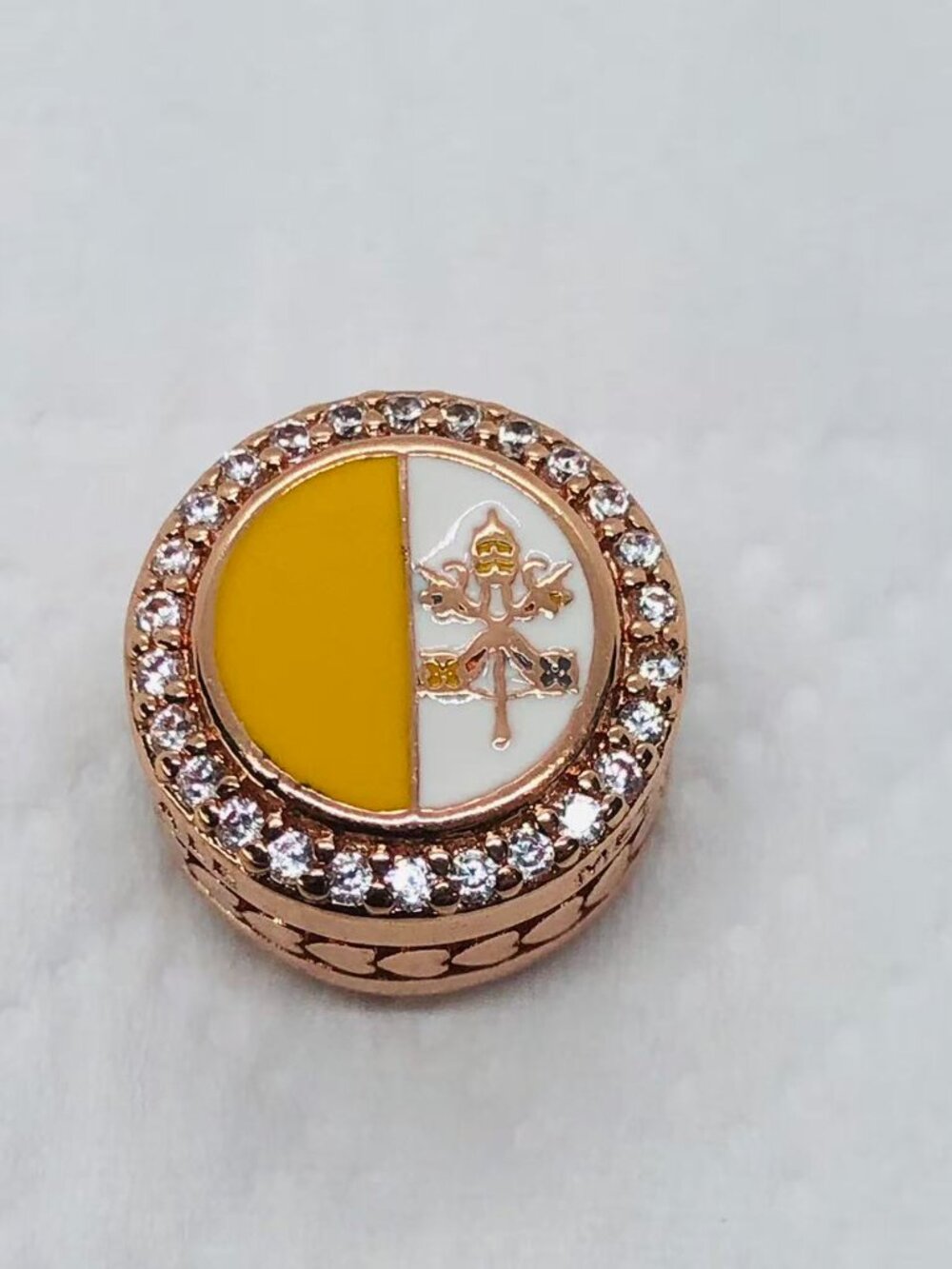 ✨ ✨Pandora VATICAN Flag Exclusive Charm rose gold